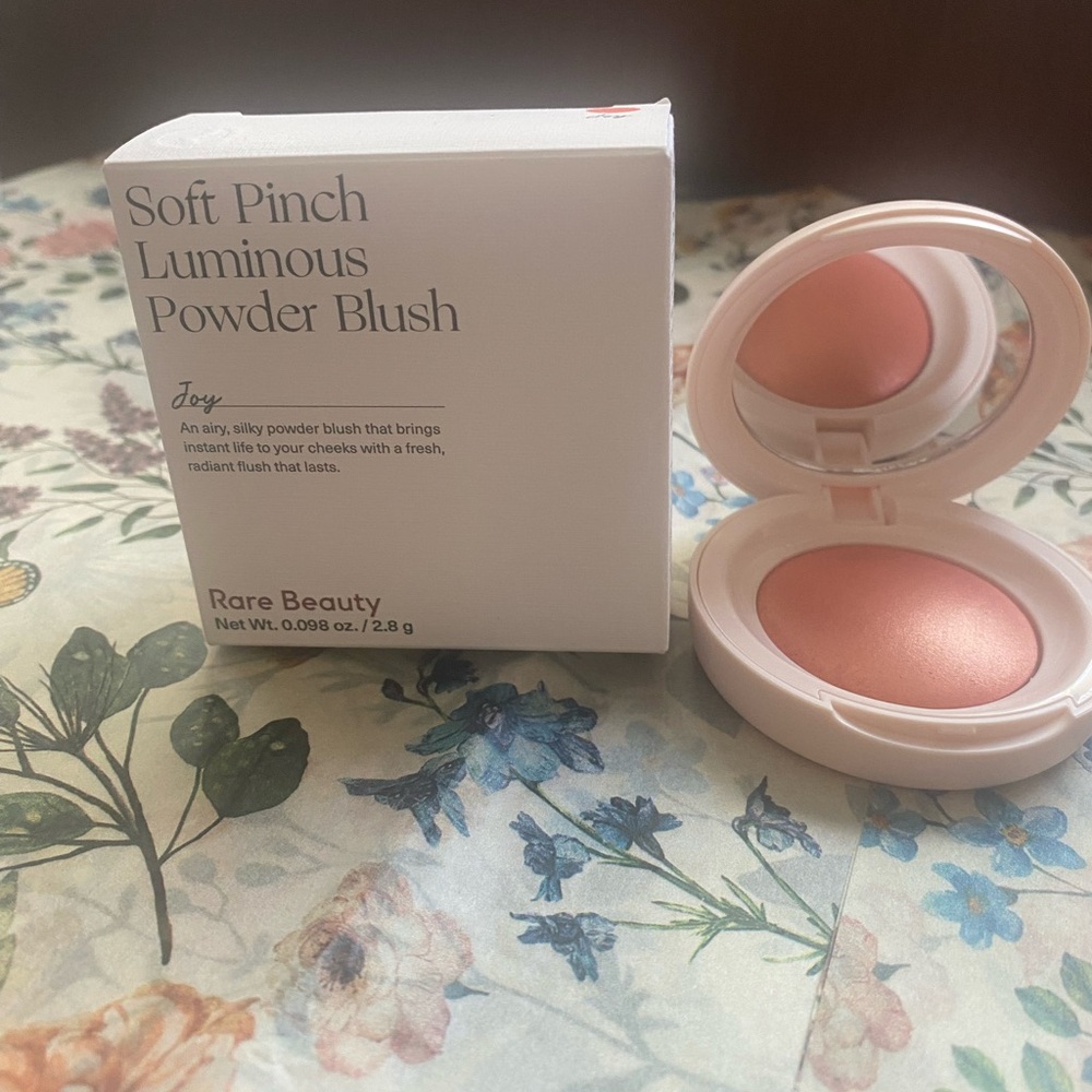 Rare Beauty Soft Pinch Luminous Powder Blush — Joy (peach, pink)